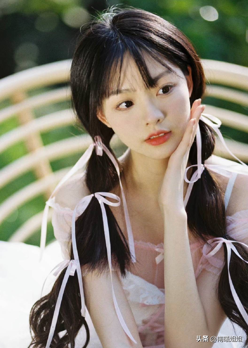 高马尾显脸小的编发可扎丸子头,学生显脸小的丸子头编发无刘海