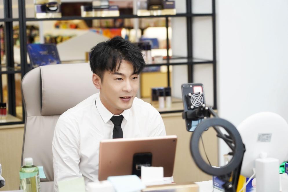 辛巴辛有志公益慈善3亿元,辛巴辛有志逆袭