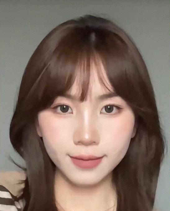 女生齐刘海和中分哪个更减龄,2021减龄最火发型齐刘海