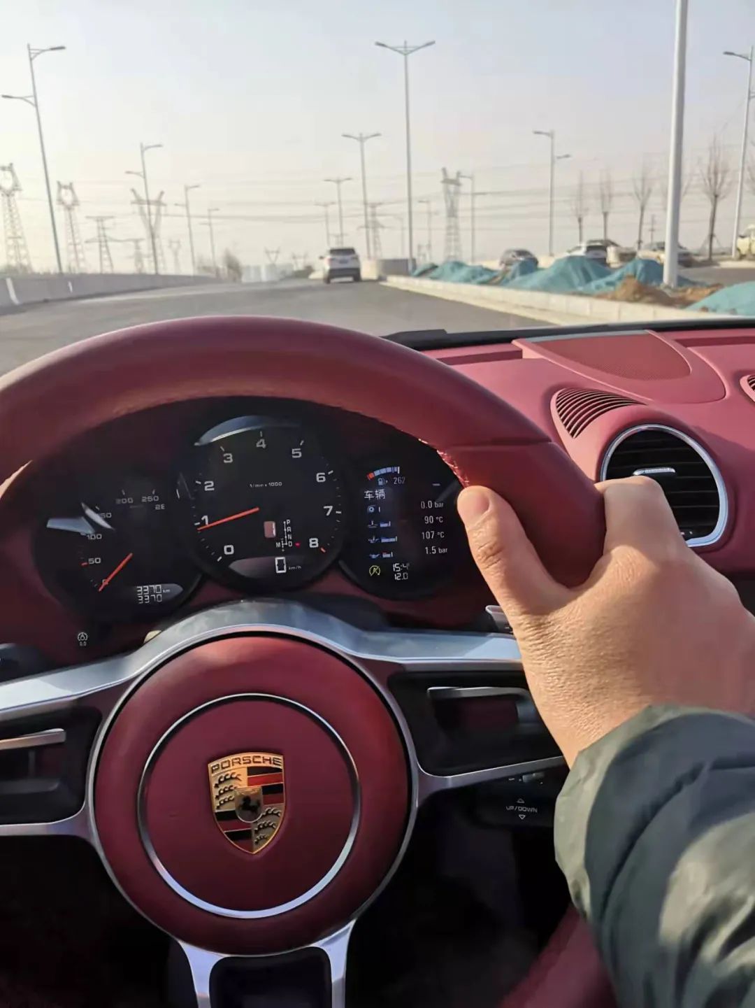 18款保时捷718敞篷2.5t二手多少钱,保时捷718新款敞篷车顶配落地价