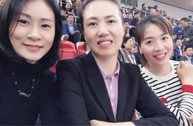 周苏红改嫁大9岁富商,周苏红带着前夫改嫁