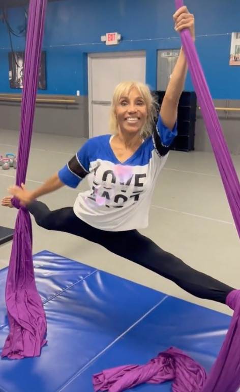 外国72岁奶奶性感热舞，引来无数网友喷，而她的回应，太霸气啦