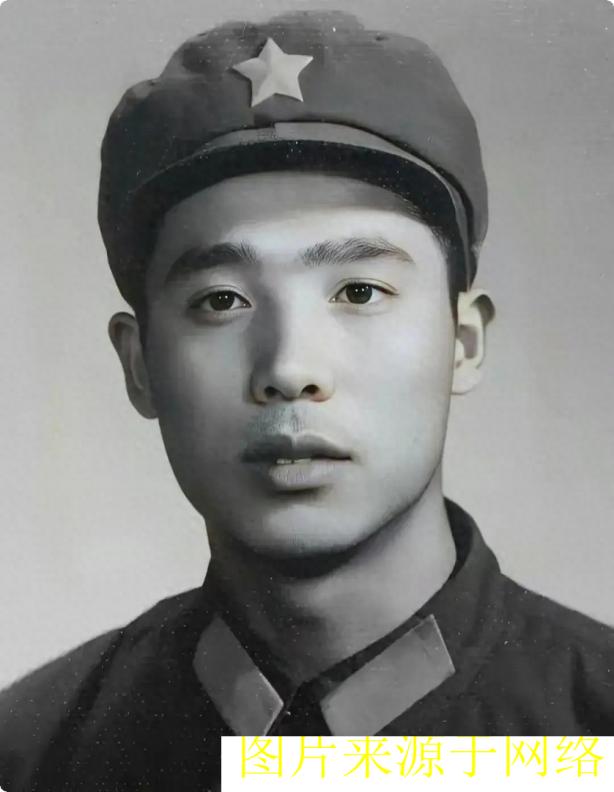 1977年，弟弟过兵检却落选，每天到武装部晃悠，人生却因此而改变