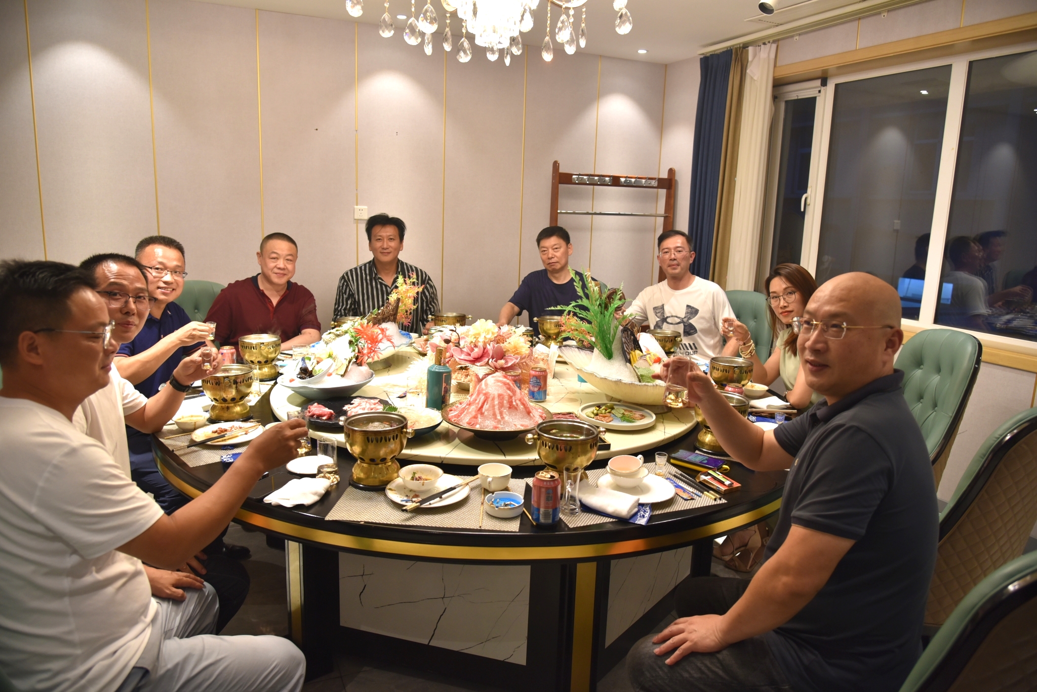 文飚出席天津“五虎杯”足球赛联谊会茅台王子助阵气氛热烈