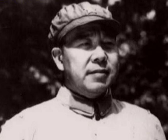 邓华缴获5箱白金龙烟，却只给毛主席一支，主席笑道：财不露白啊