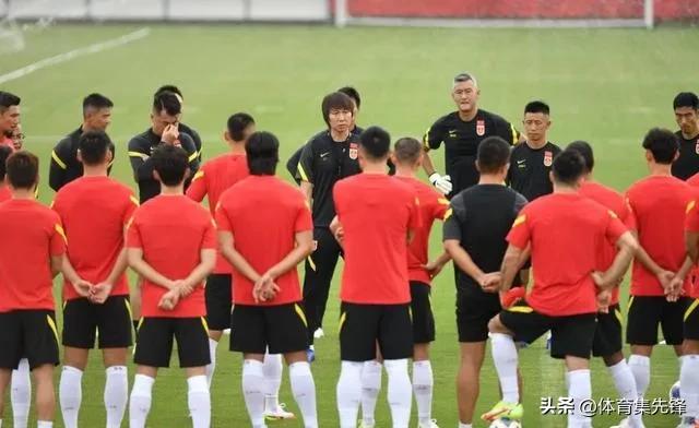 并非打架！名记爆李铁在12强赛期间怒摔球员手机并让其离队