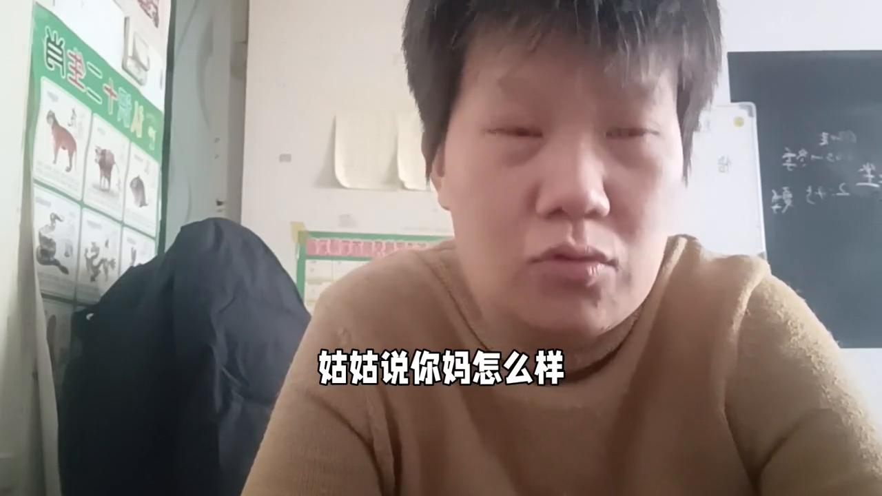 医生帮急诊老人吸尿,老人生病尿不出来插管有风险吗