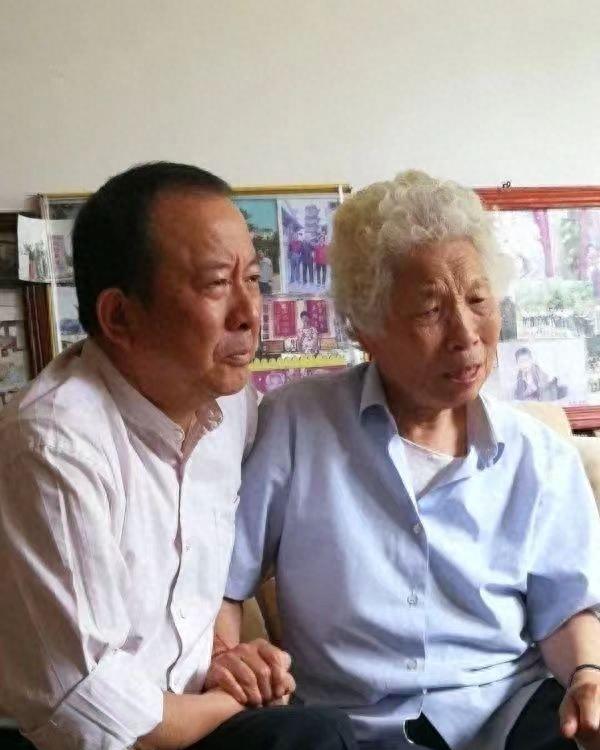 鐑堝＋姣嶄翰鐧藉彂,鐑堝＋姣嶄翰鐪兼唱