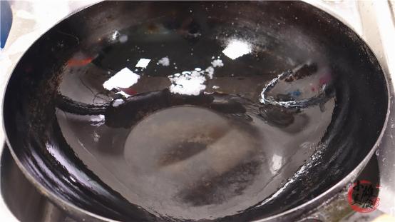 不粘锅烧焦了如何补救,电煮锅不粘锅烧焦了怎么去除黑渍