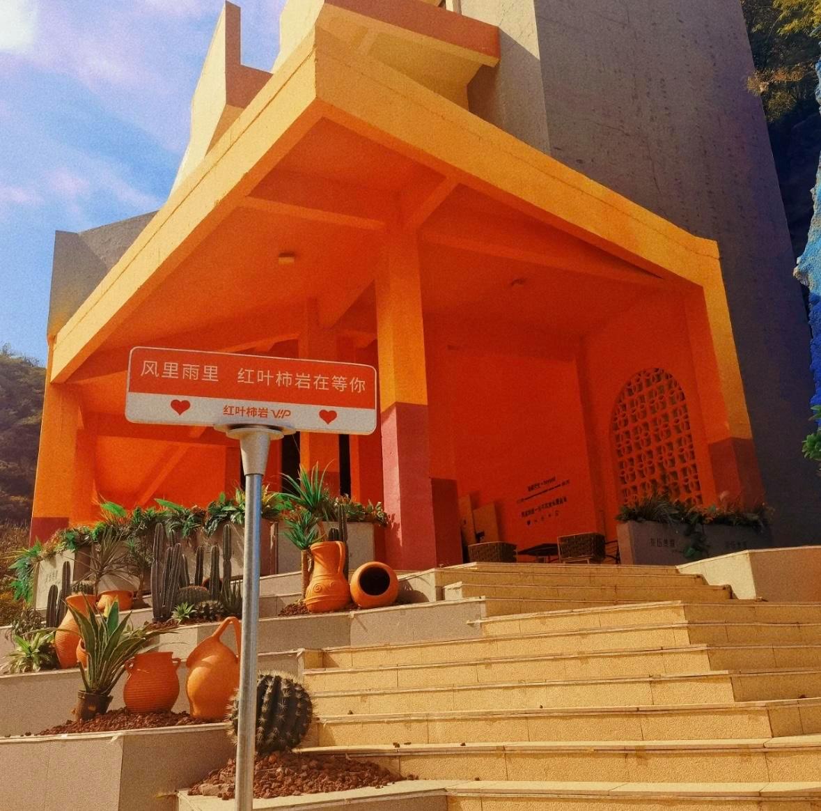 终于知道淄博的烧烤为什么那么火,老外知不知道淄博烧烤火的原因