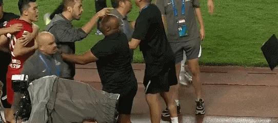 输球门将自我检讨,赢球后遭对手辱骂