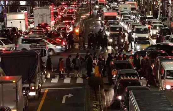 解放军在日本的狂热粉丝，不惜被骂“日奸”也要花钱扮演，为何？