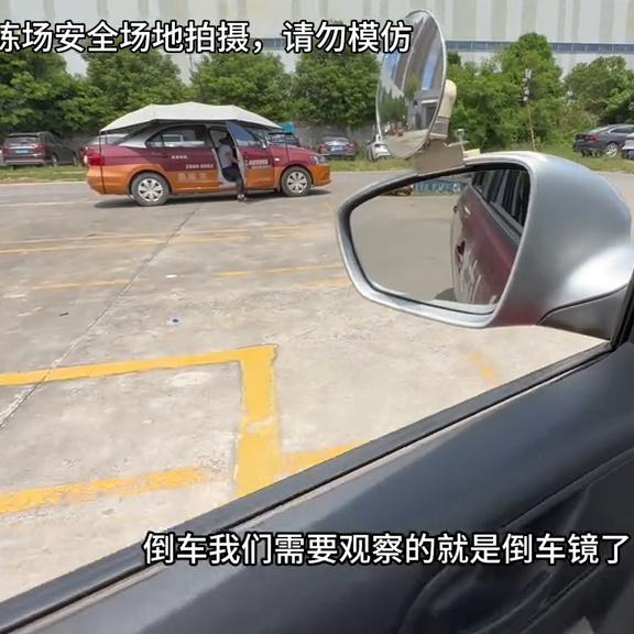 科目二左倒车入库一圈半出库技巧,科目二倒车入库左转一圈九十度