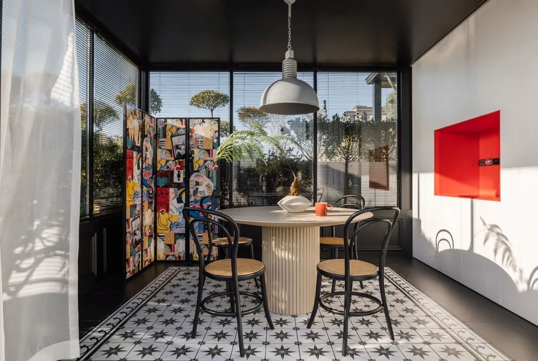 探访100个年轻人的家,居家办公如何克服父母的干扰