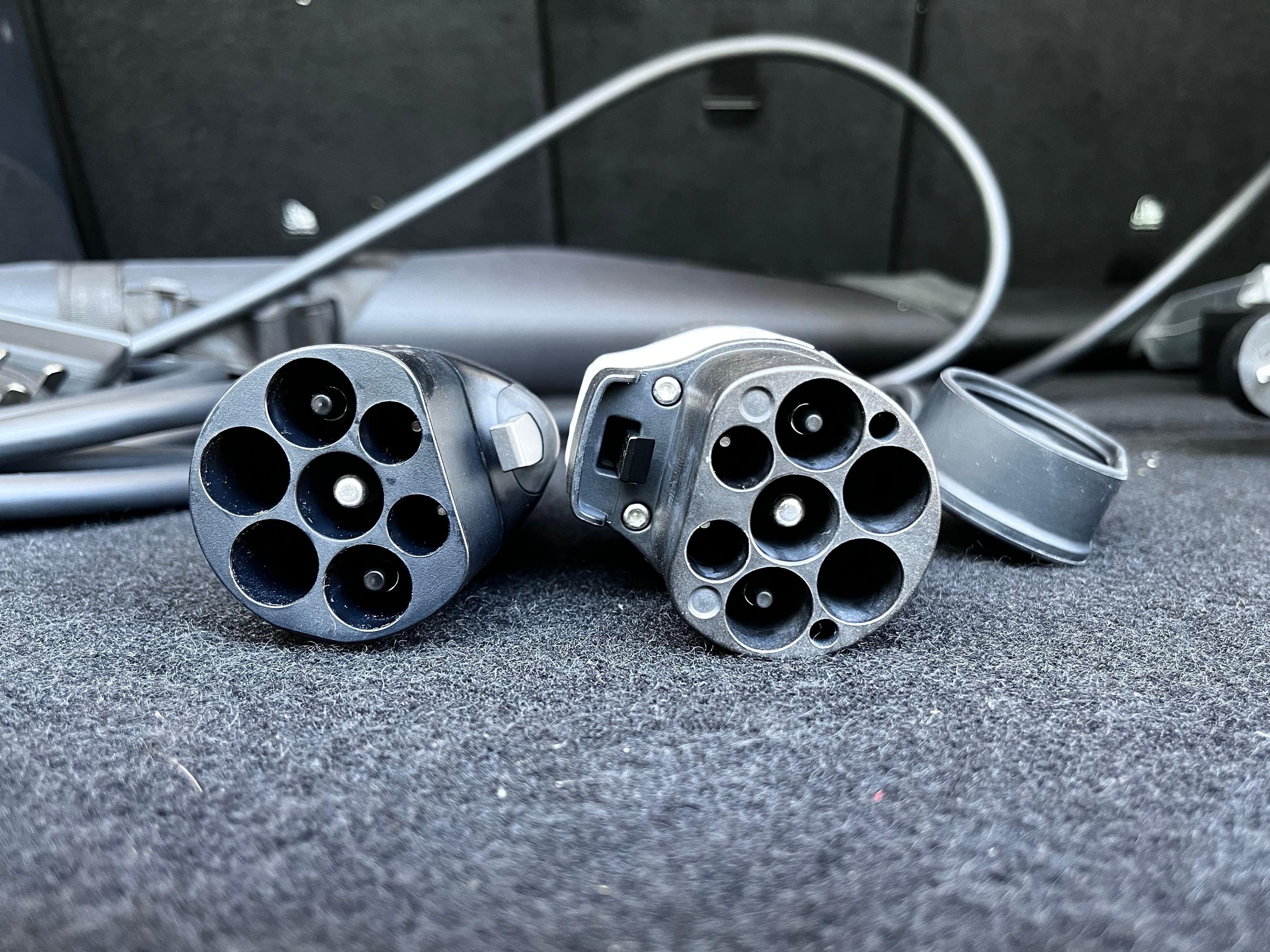 modely买充电桩还是随车充,modely充电桩和随车充