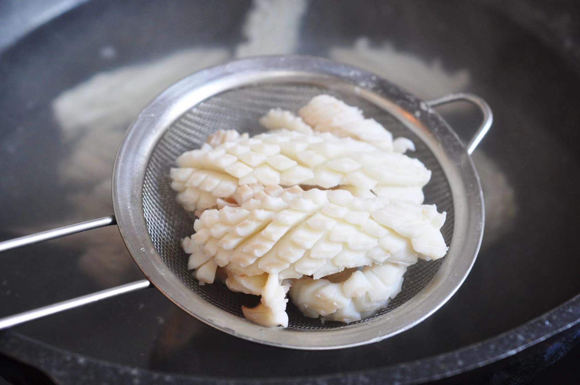 切干鱿鱼卷的正确方法,鱿鱼皮怎么撕干净利落