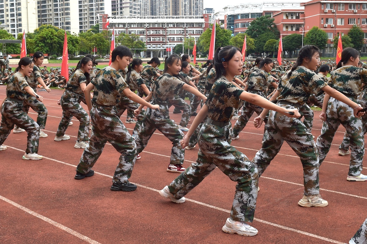 桂林各校军训精彩回顾,广西军训队列操