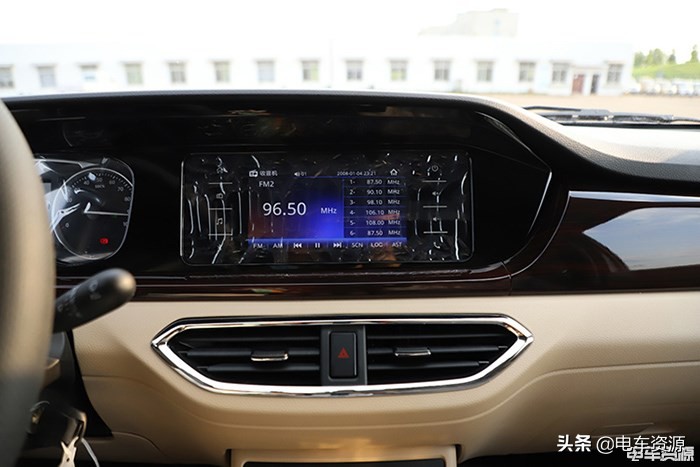 长安跨越星v5五座货箱尺寸,长安跨越星v5和睿行m60哪个货箱大