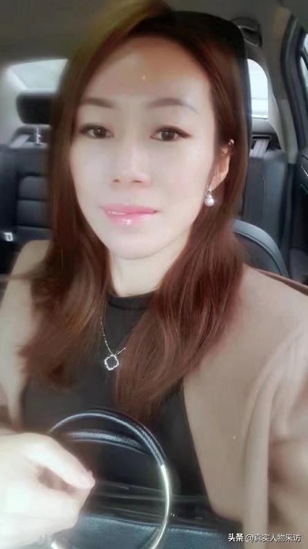 我,离异后摆地摊还债,意外被小15岁小伙追求,开启人生第二春