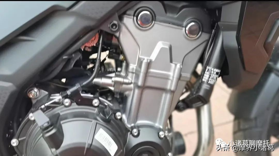 本田摩托车cb500x同cb400x有差别吗,cb400x跟cb500x有区别吗