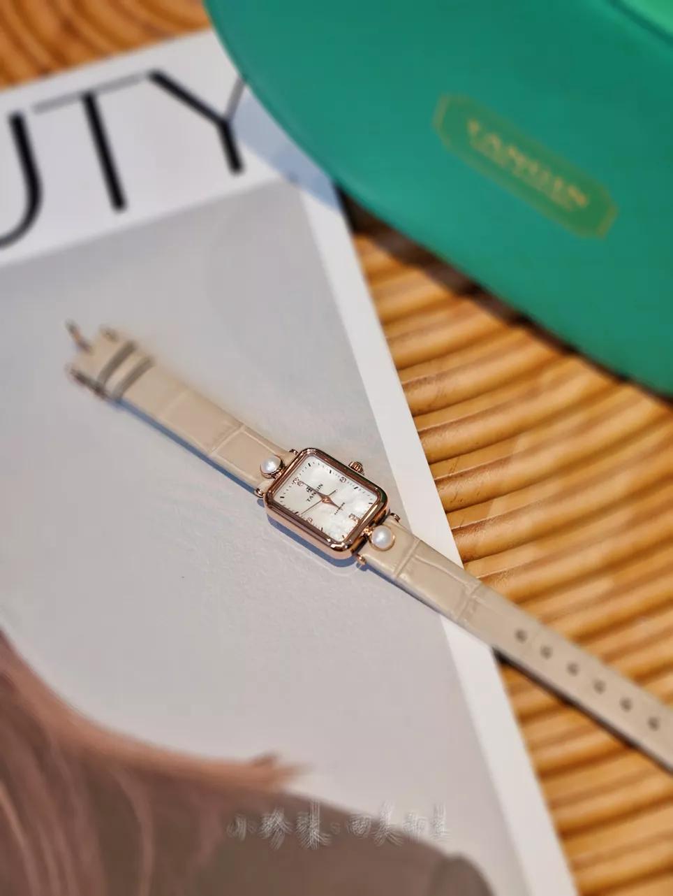 关于手表穿搭,什么颜色的手表容易搭衣服