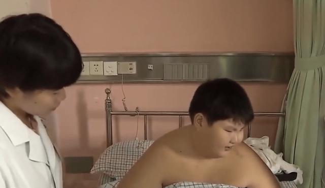 14岁300斤的小胖子,江西14岁少年体重300