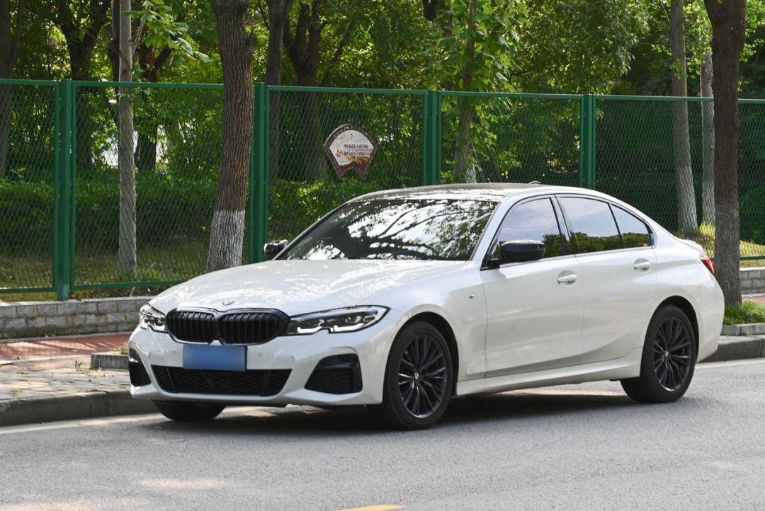 宝马330i曜夜长轴与短轴,多少钱能买宝马330i