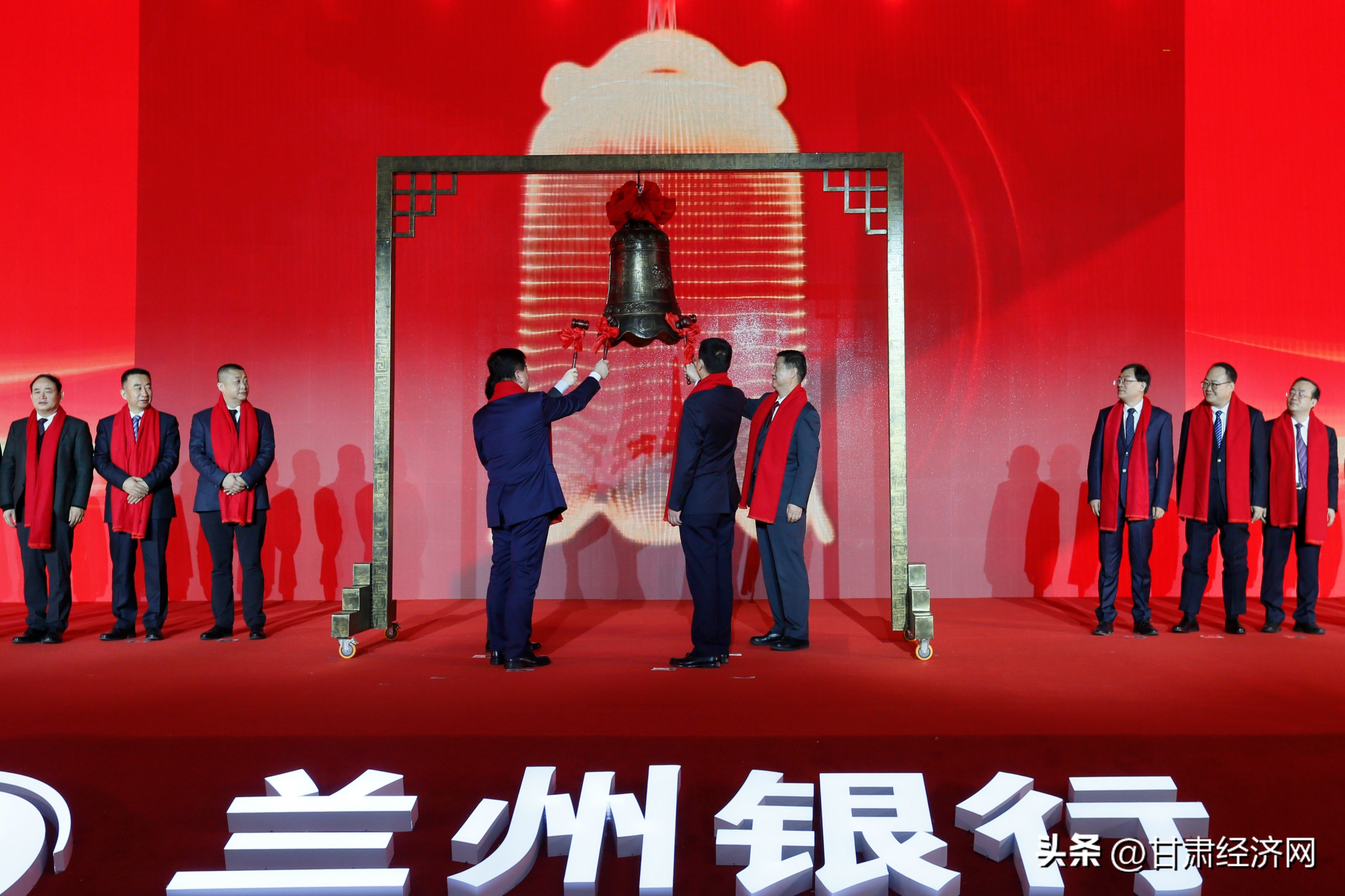 踔厉奋发担使命谋新篇,踔厉奋发勇毅前行向未来