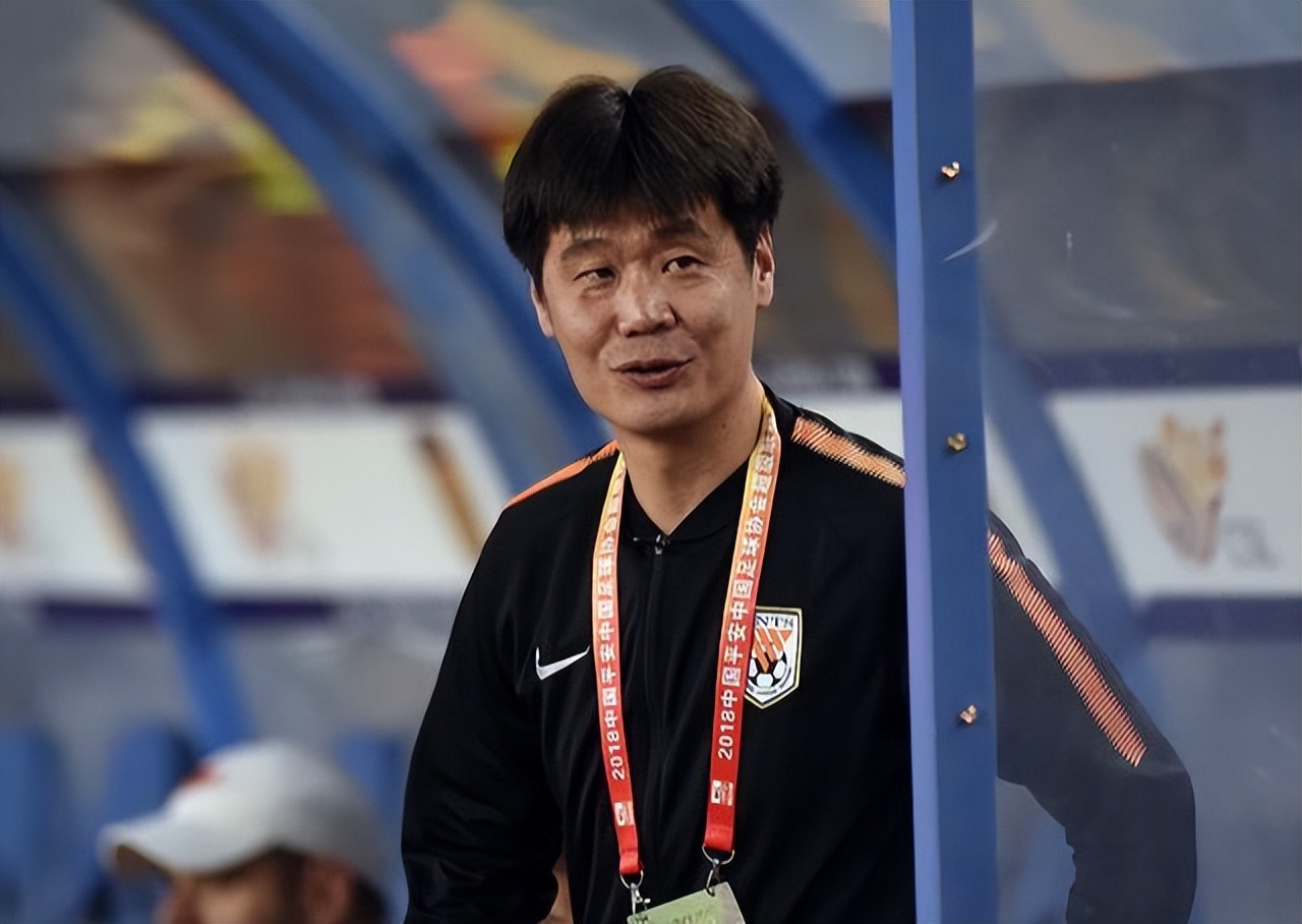 青岛足球教练李霄鹏,李霄鹏鲁能换帅视频