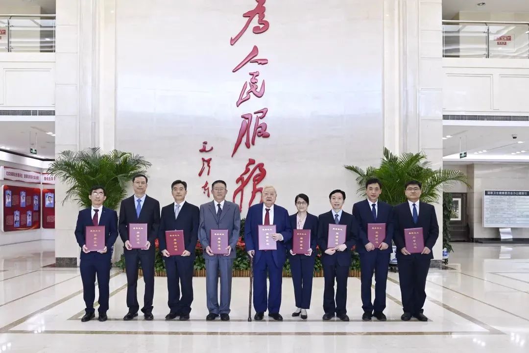 中国医师节致敬生命的守护者,中国医师节公益献礼