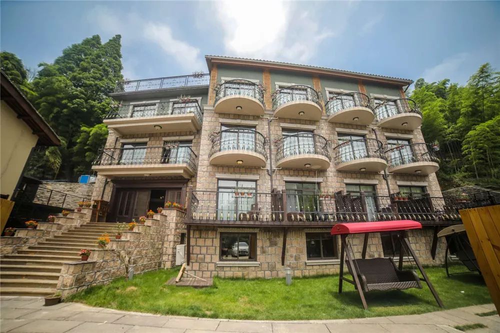 莫干山3家不容错过网红民宿，泡暖心温泉私享冬日雪景丨南方民宿