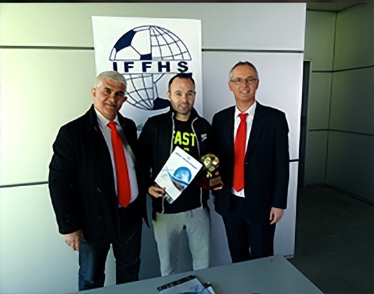 iffhs最佳球员奖,哈维和梅西中场谁厉害