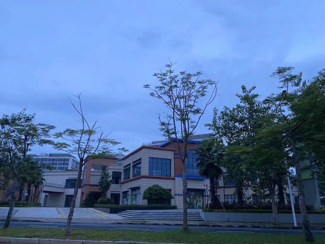 晚上探险吓了一跳,探房海口宝龙城