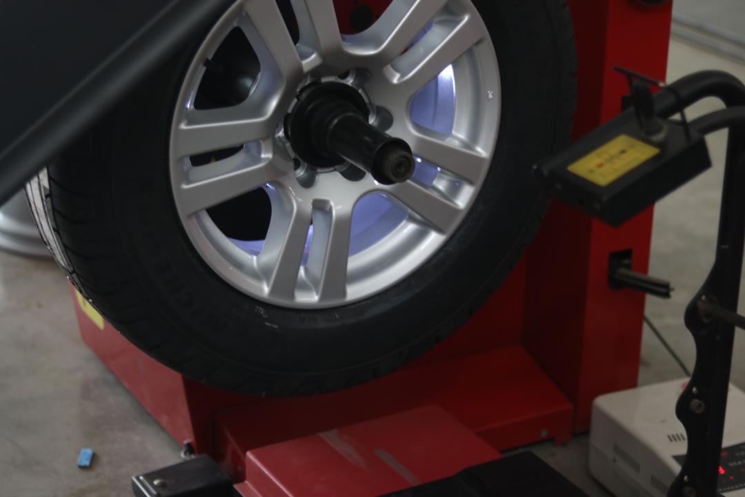 丰田霸道生锈,破旧丰田翻新