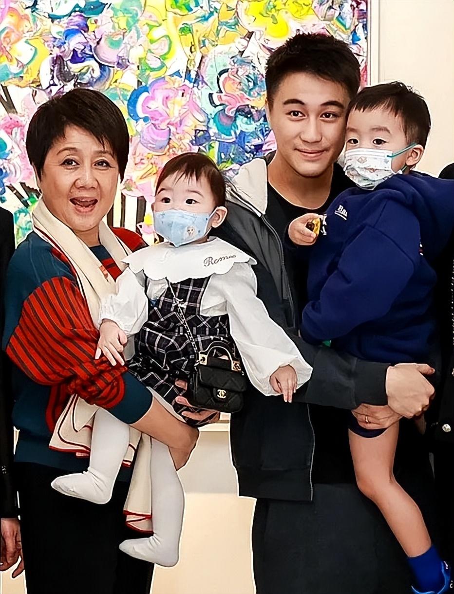 何猷君28岁庆生现场曝光,何猷君生日蛋糕数字