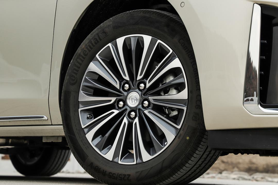 gl8不输气场,23款别克gl8实车感受