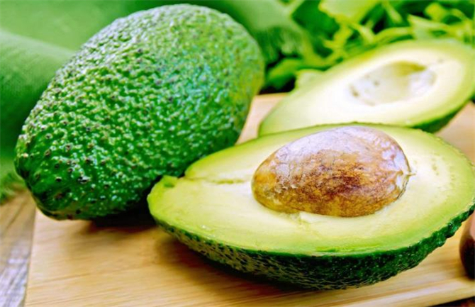 牛油果怎么挑选牛油果的最佳吃法,牛油果的最佳吃法怎么挑选牛油果