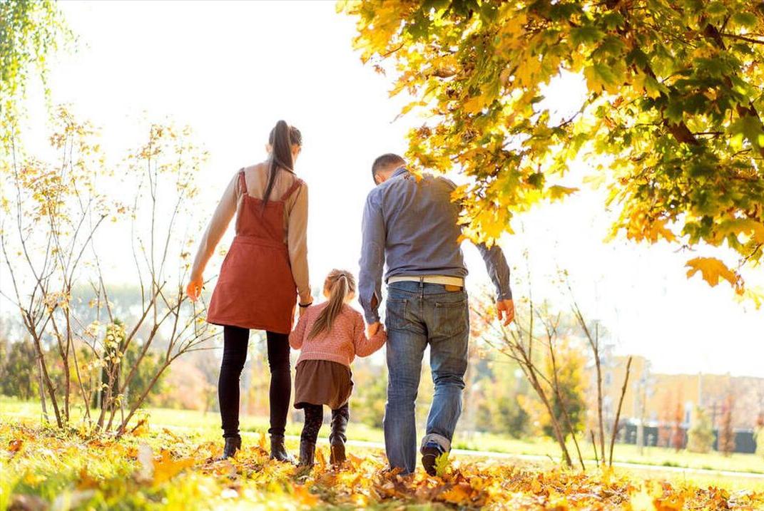 6岁妹妹想妈妈不想上学了怎么劝,女儿问爸爸很尴尬怎么回复