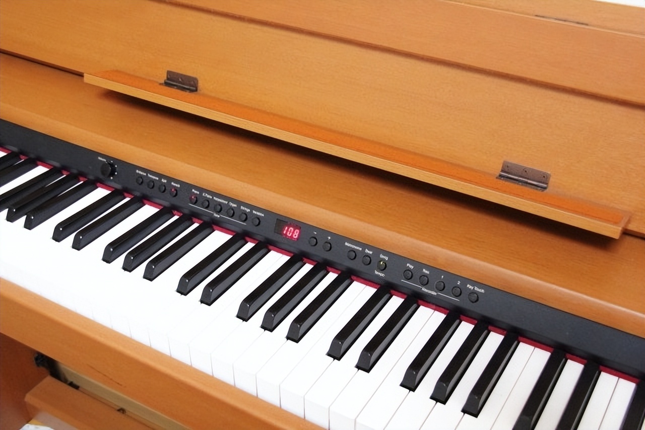 电钢琴和钢琴有什么区别哪个更好,电钢琴的音色哪一种更适合钢琴