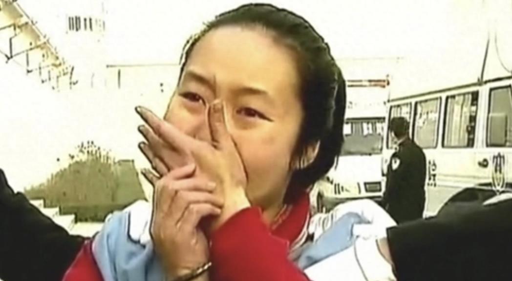 黑暗背后的勇者：年轻女护士遭受痛苦，高中男友义无反顾