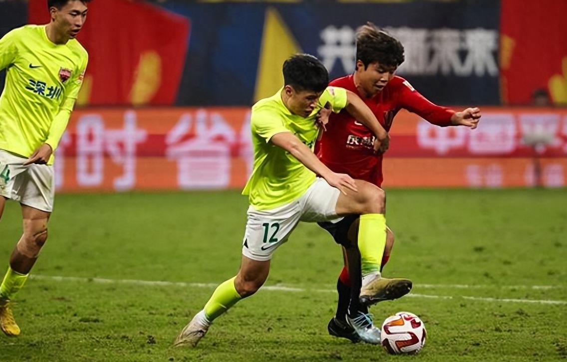 关于足球比赛的新闻报道,足球16:9