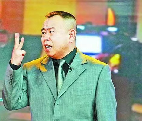 小品演员火力全开,影视演员居中调停,中国足球,一开口就输了