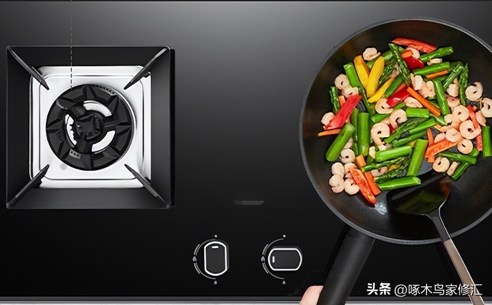 燃气灶有气有火花打不燃,燃气灶进水了打不燃怎么办