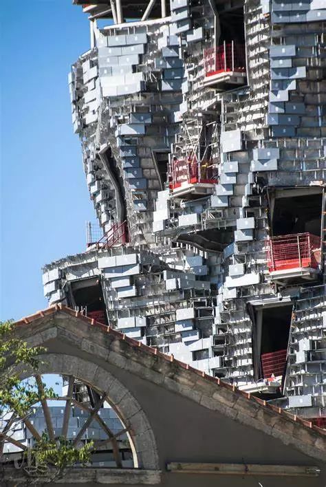 解构主义弗兰克盖里,美国建筑师弗兰克盖里的建筑风格