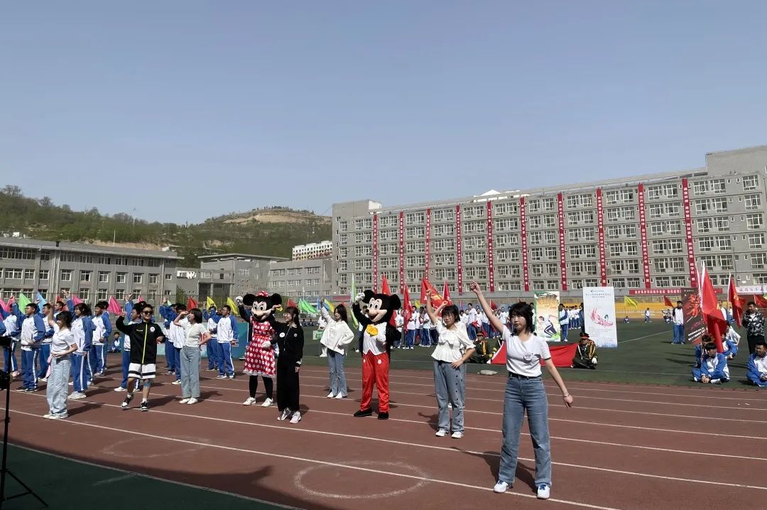 炽烈争锋看我四中宝塔高级中学第三十九届春季田径运动会开幕式