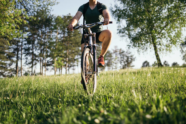睡觉骑车出现手麻,骑车手麻没知觉怎么回事