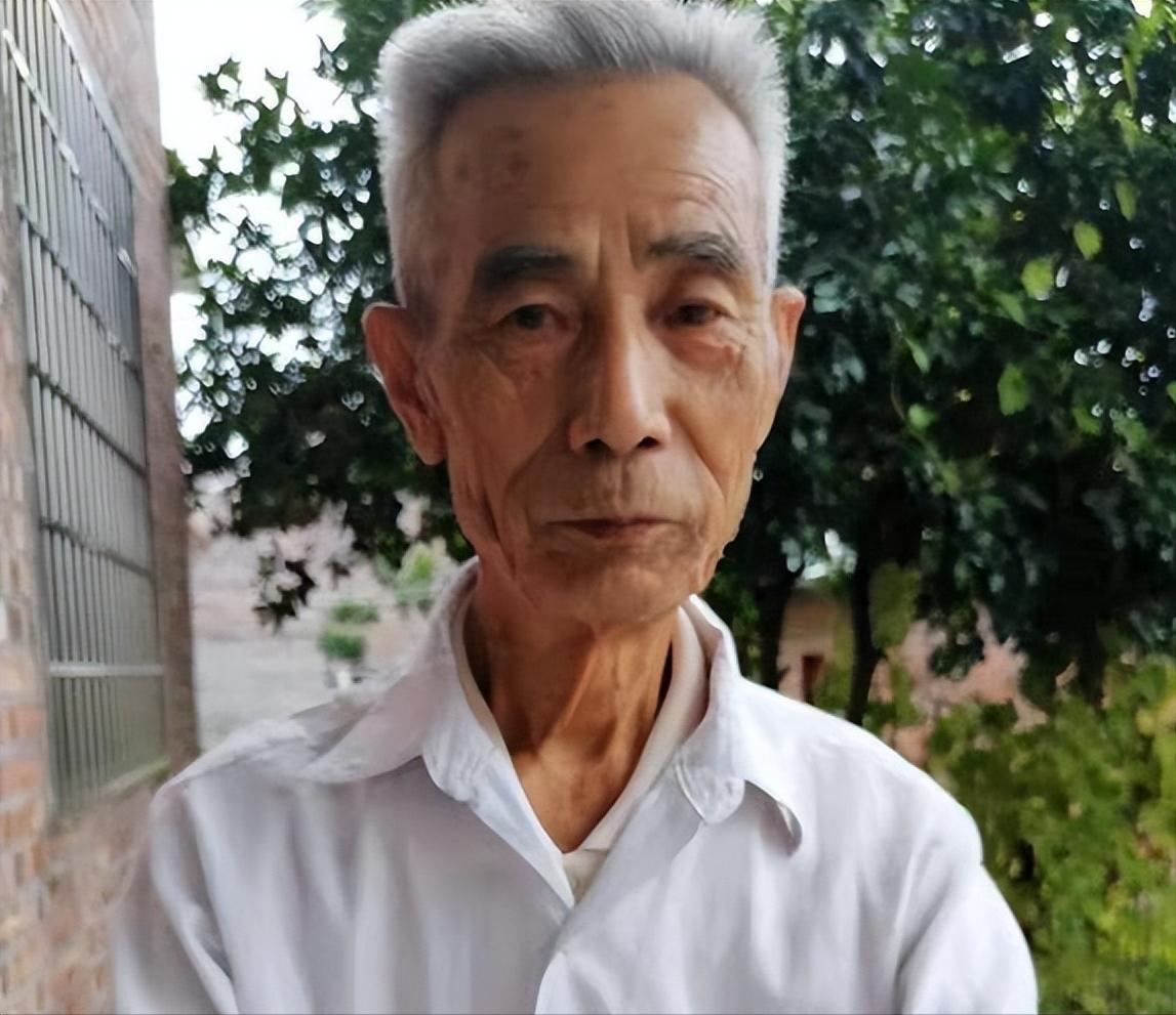 男老师因“强奸”女学生入狱10年，出狱后，女学生集体为老师喊冤