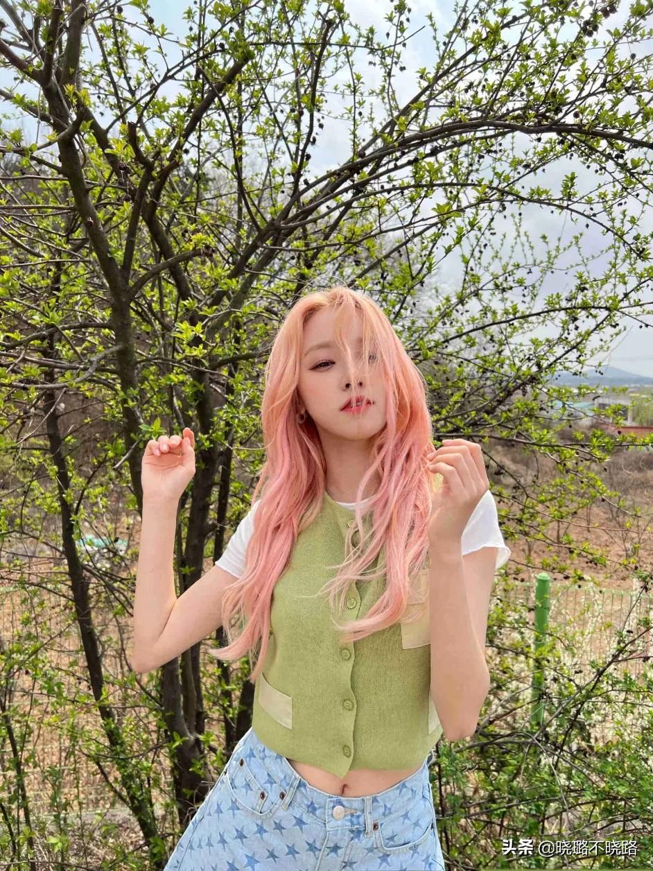 韩国女性高级感美女街拍,韩国街拍女孩夏天穿衣搭配