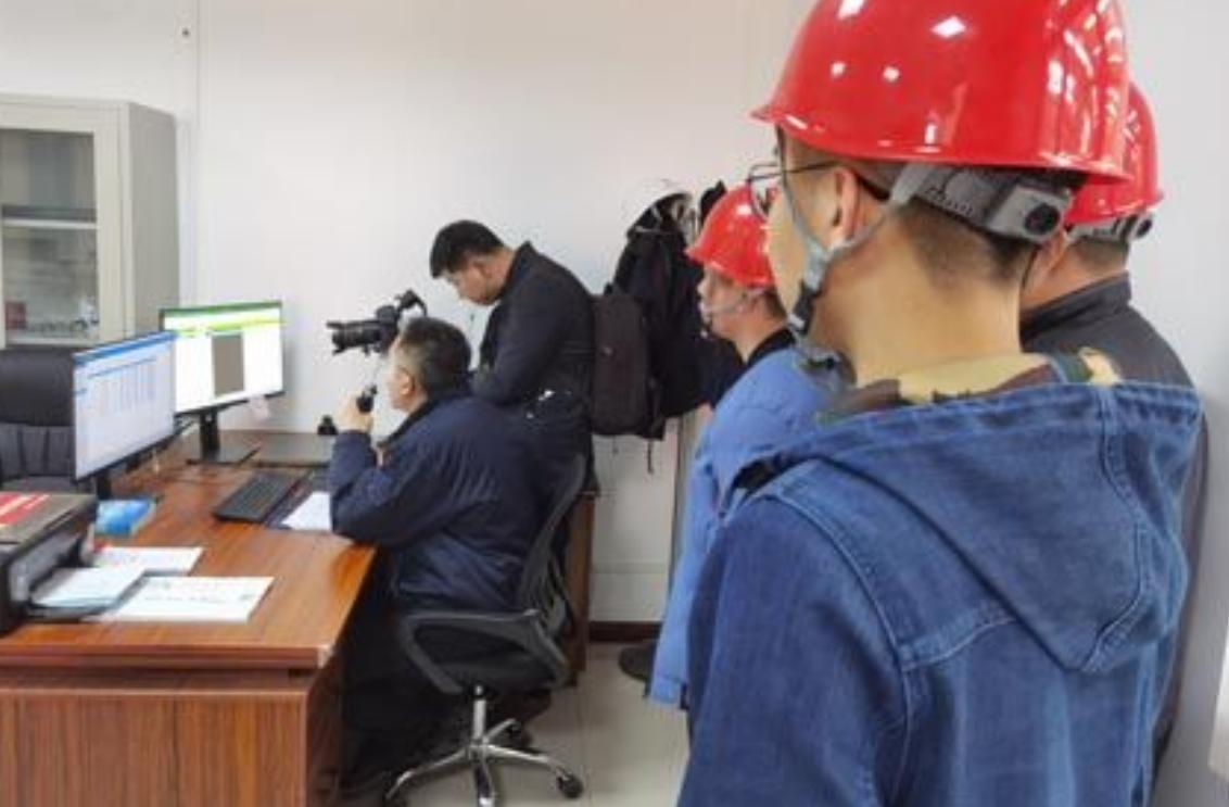 工厂女生追男生,工厂女孩追男孩的原视频