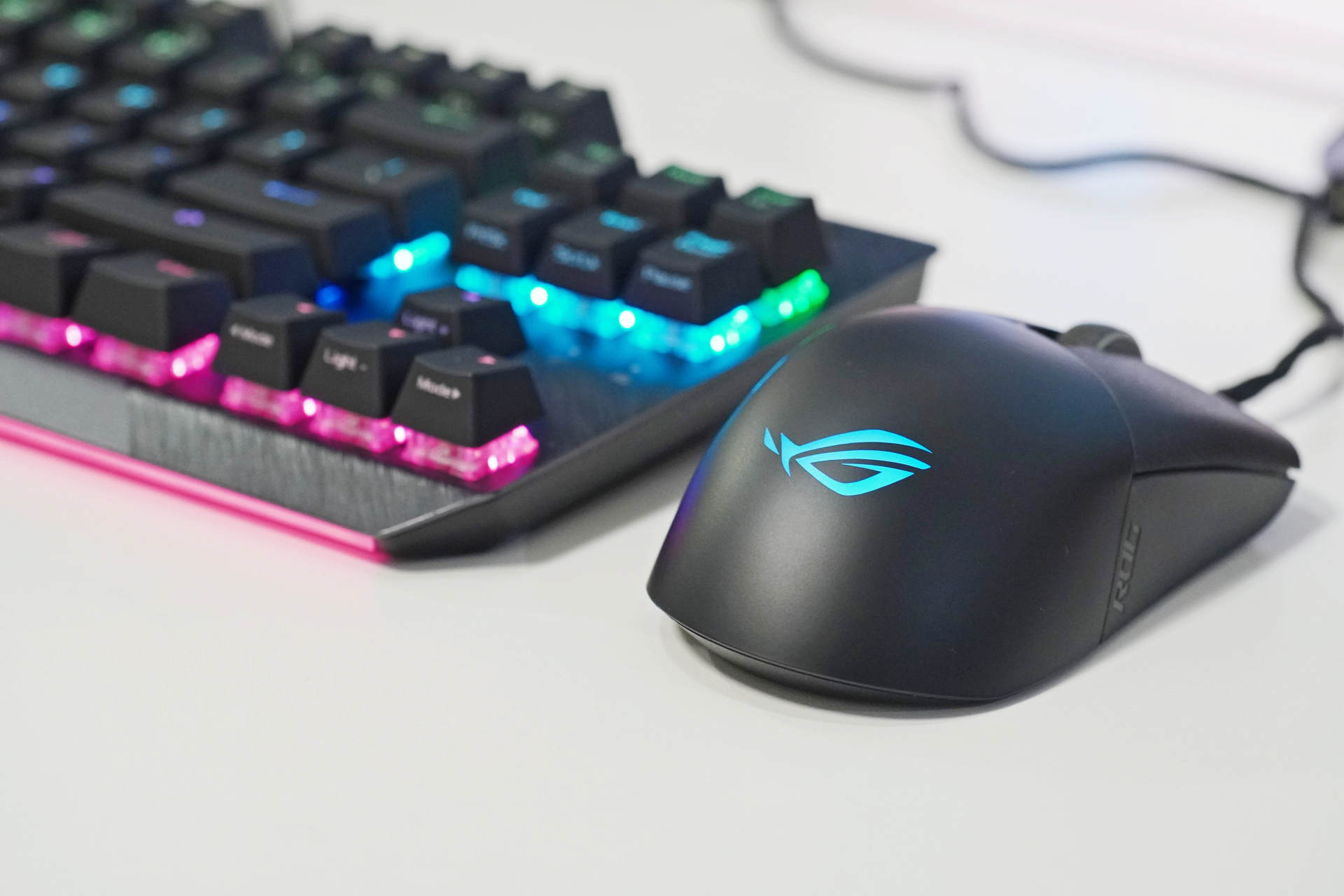 rog月刃无线版鼠标评测,rog月刃与普通无线鼠标对比